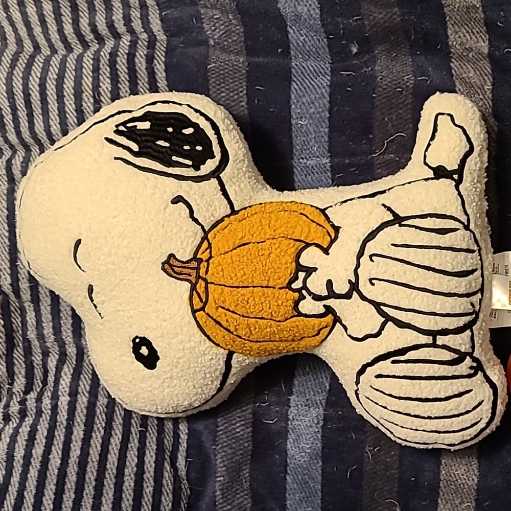 NWT Peanuts Snoopy & Pumpkin Decorative Sherpa Pillow Halloween